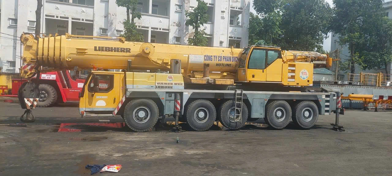 Cho Thuê MOBILE CRANE (Cẩu Bánh Lốp) 50T - 220T Chuyên Nghiệp - Có sẵn tại KLA NEXUS
