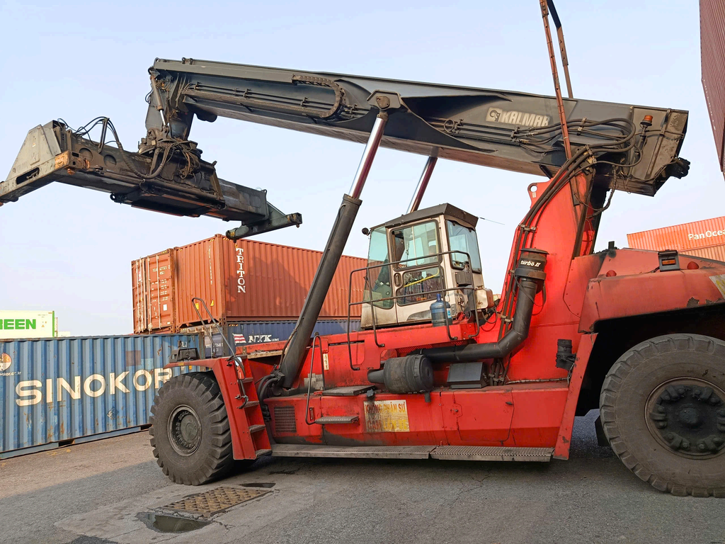 Cho Thuê Xe Nâng Container Hàng Kalmar DRF450-65C5 Tại Hải Phòng – KLA NEXUS cho thuê